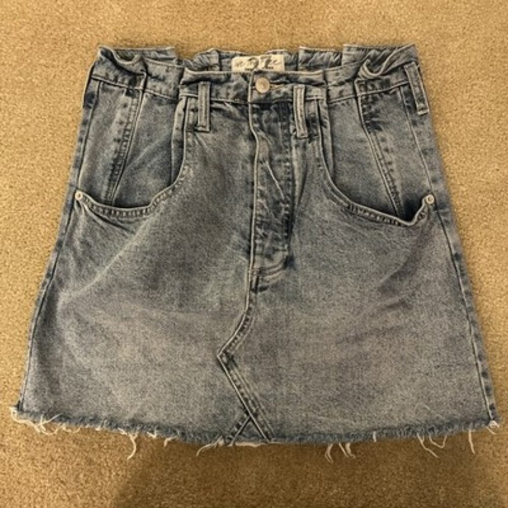 Free People We The Free Frayed Denim Skirt With Buttons Pockets Size 27